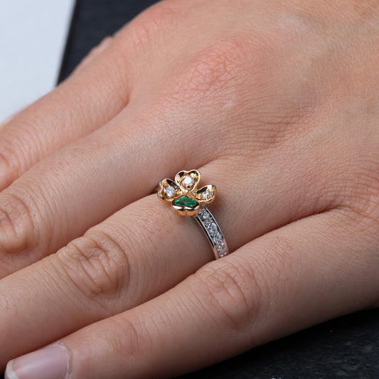 Modern Emerald Diamond Clover Ring