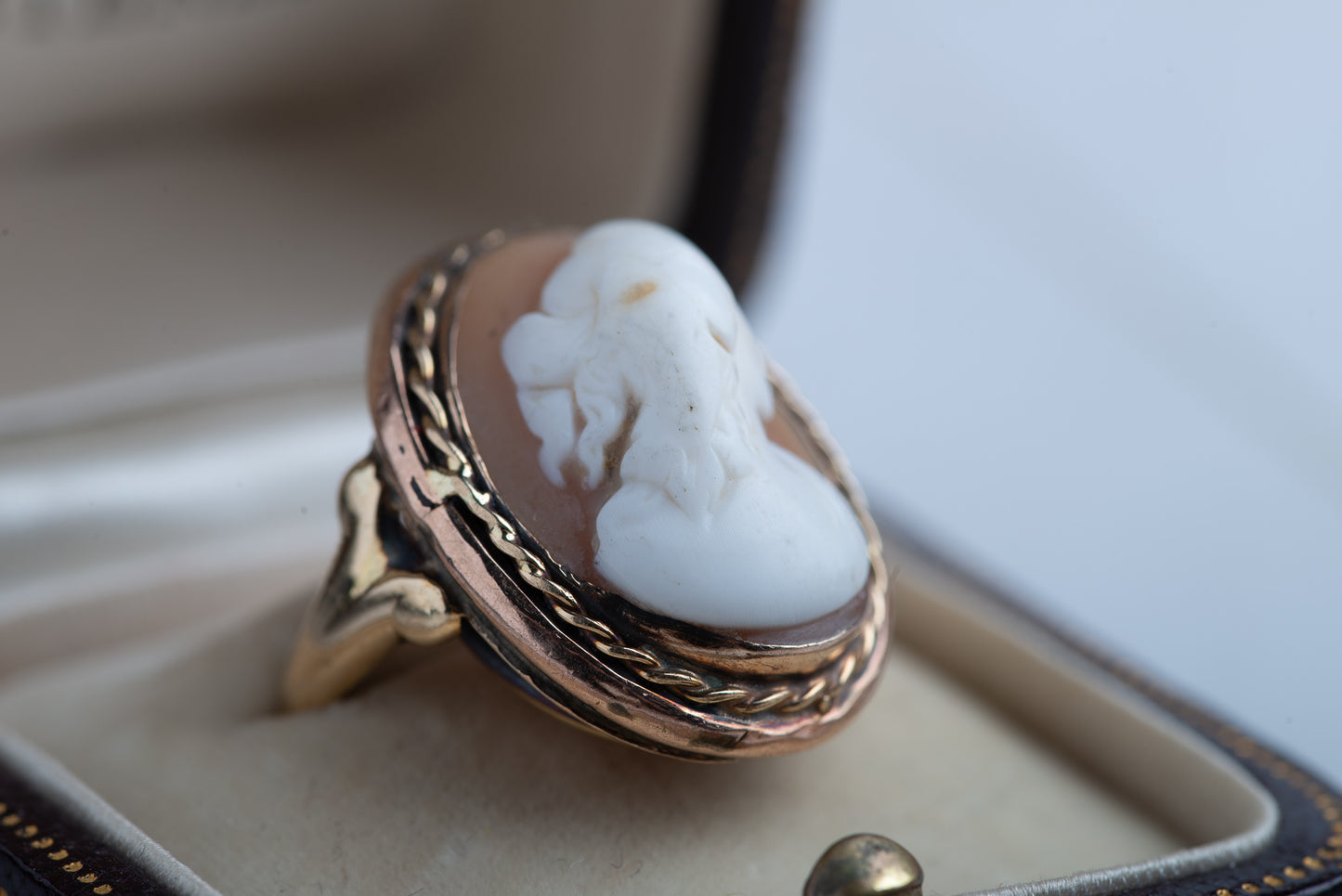 Antique 14K Gold 3D Cameo Ring
