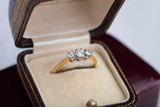 Vintage 18K Gold Trilogy Diamond Ring