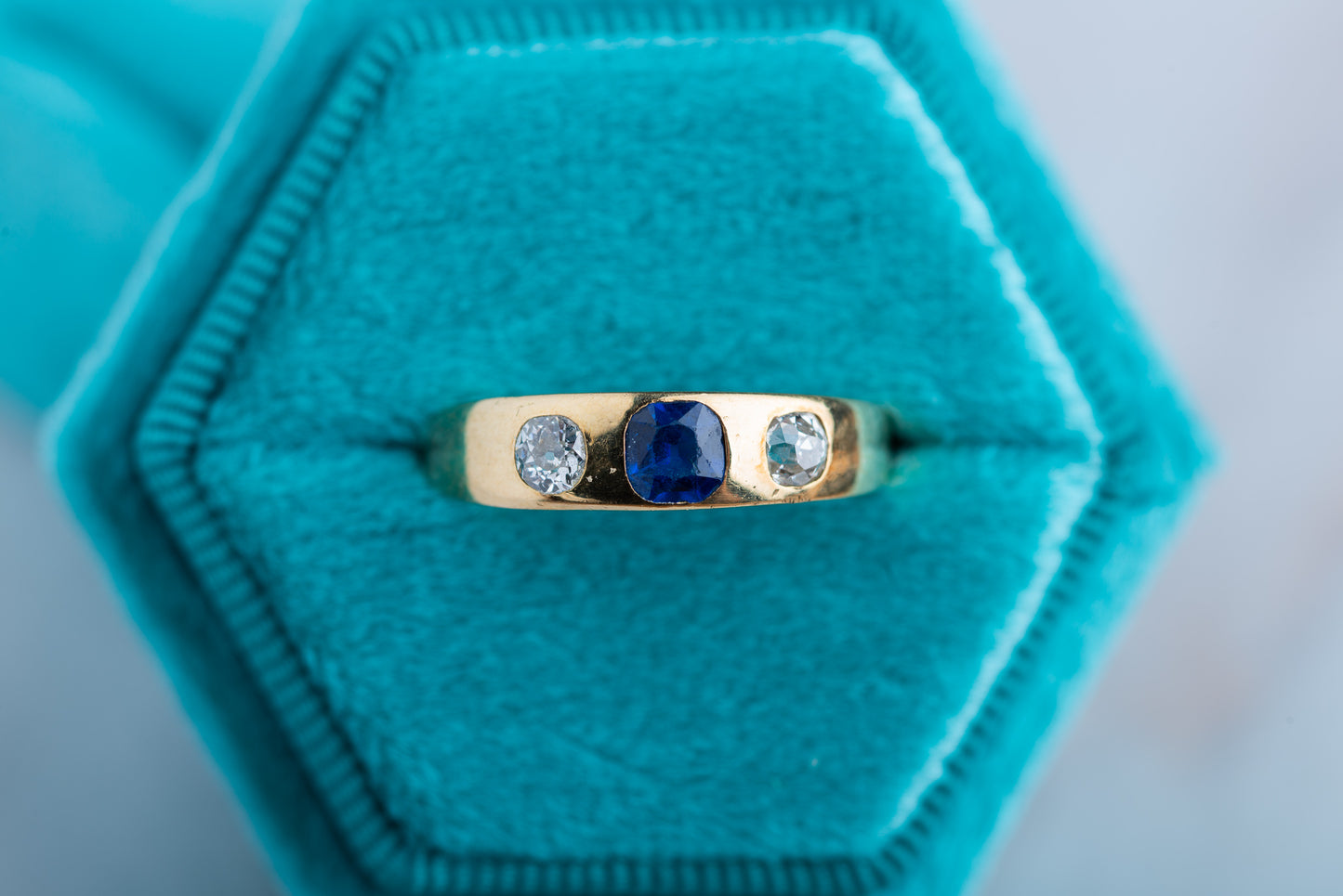 Stunning Vintage Sapphire & Diamond 0.25ct Ring