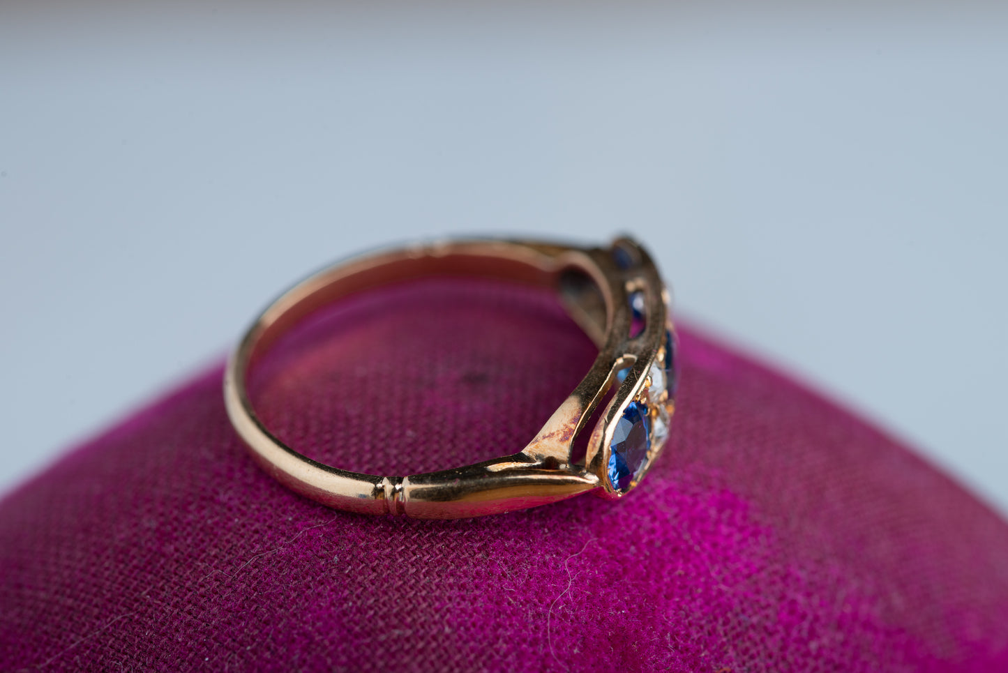 Stunning Sapphire & Diamond Ring