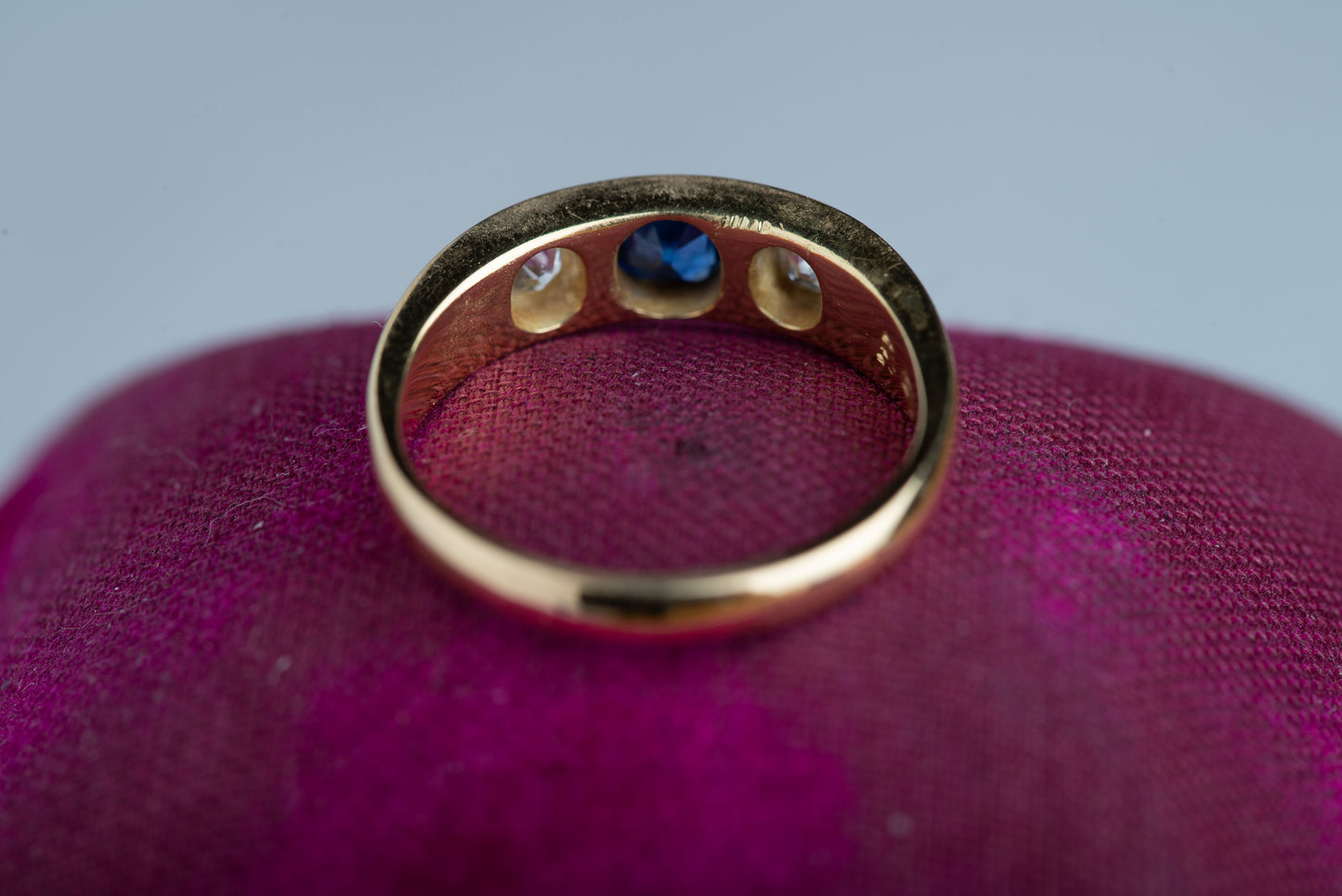 Stunning Vintage Sapphire & Diamond 0.25ct Ring