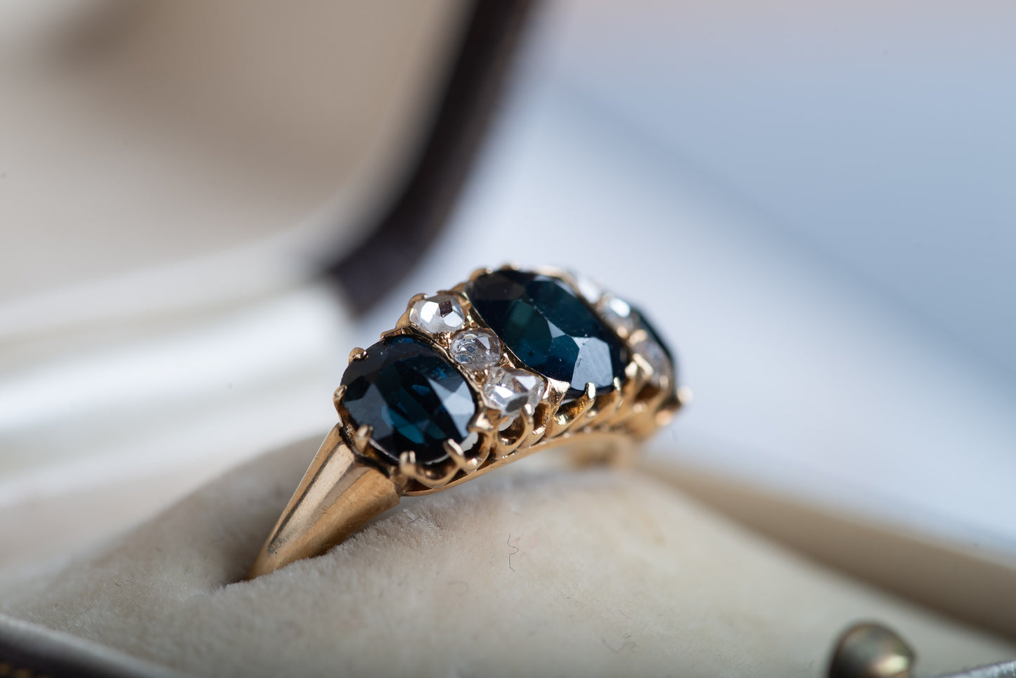 1900’s Antique 2.75ct Sapphire & Diamond Ring